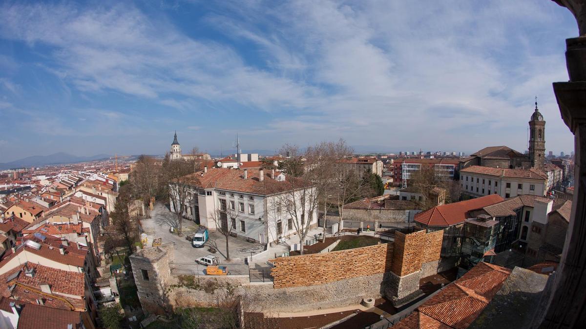Gasteizko Udalak 221.300 euro banatu ditu Erdi Aroko hiriguneko etxebizitzak eta eraikinak birgaitzeko.
