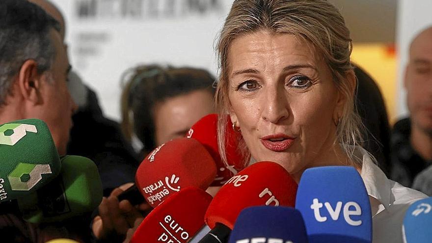 La ministra de Trabajo, Yolanda Díaz, atiende ayer a los medios en Bilbao.