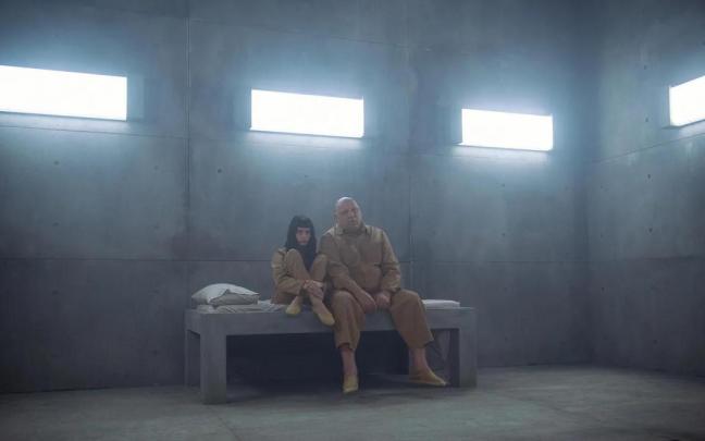 Milena Smit y Hovik Keuchkerian protagonizan 'El hoyo 2'.