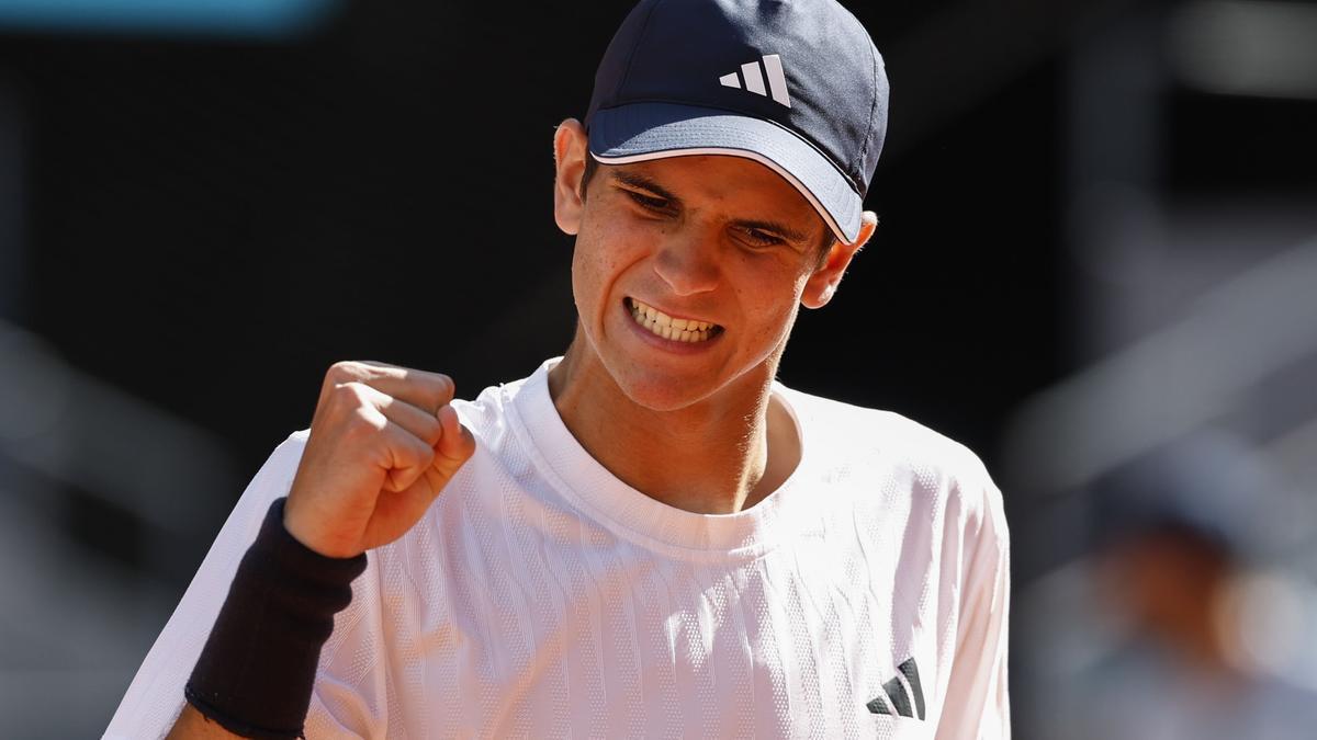 El tenista español Rafael Jódar celebra su triunfo frente al tenista checo Vit Kopriva.