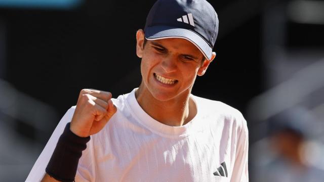 El tenista español Rafael Jódar celebra su triunfo frente al tenista checo Vit Kopriva.