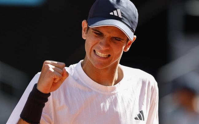 El tenista español Rafael Jódar celebra su triunfo frente al tenista checo Vit Kopriva.