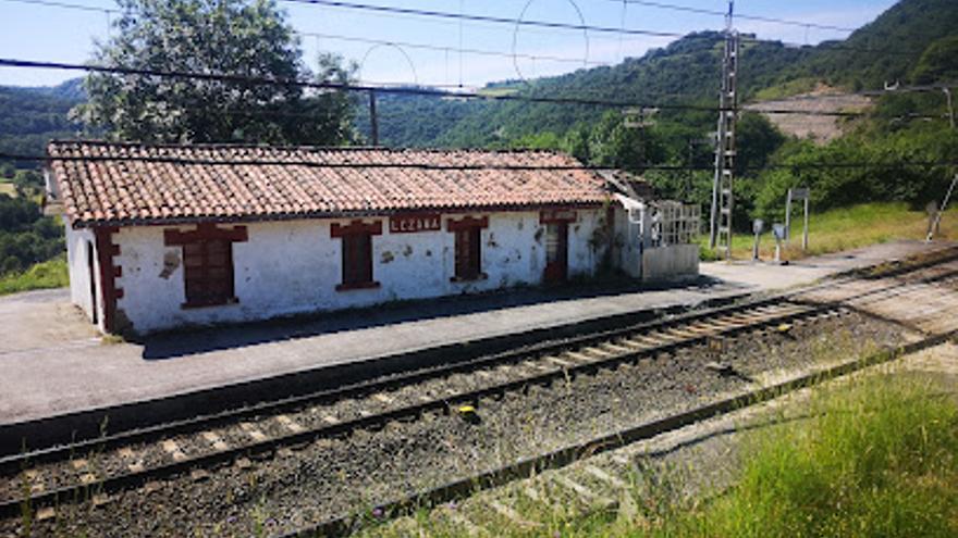 Paso a nivel en la estación de Lezama