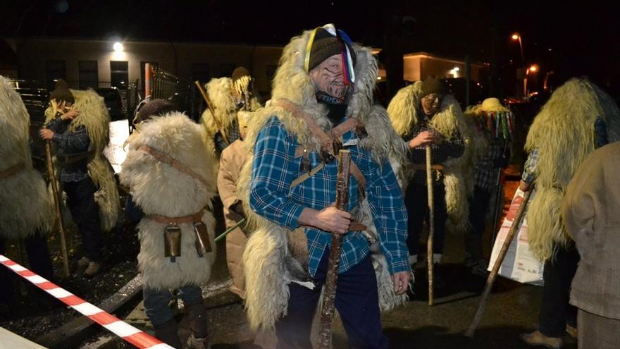 Grupo de porreros en el carnaval rural de Kuartango.