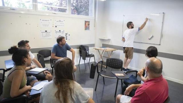 El programa Lanhitz refuerza el uso del euskera en el sector privado.