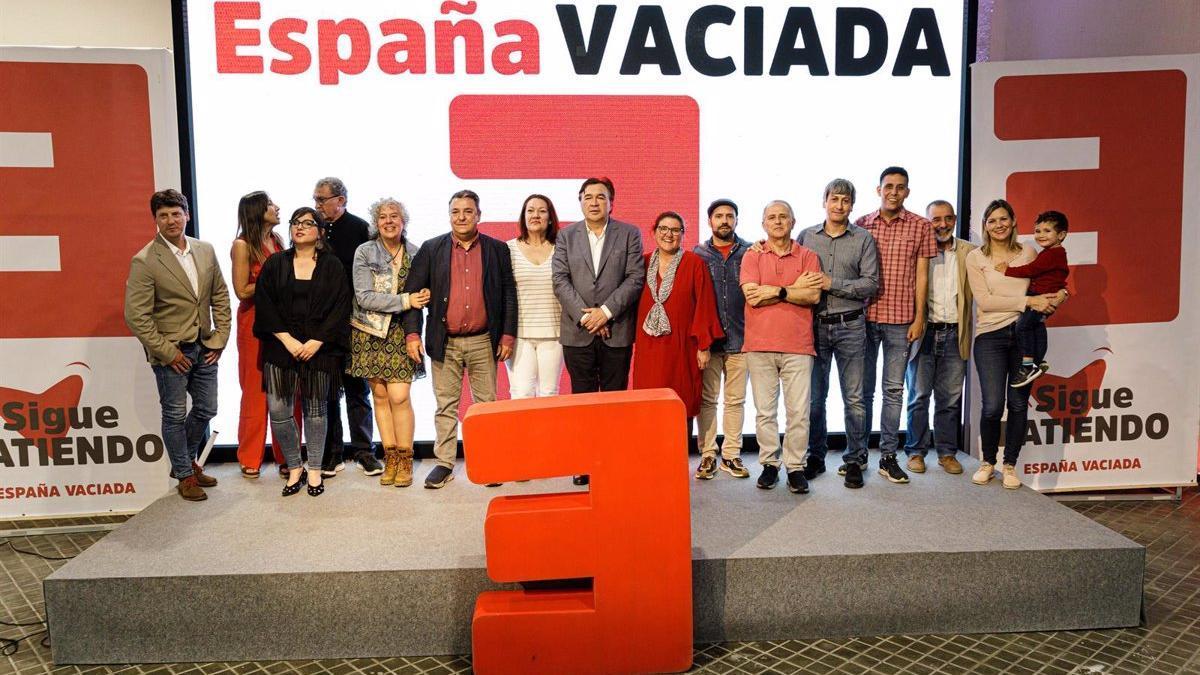 - Foto de familia de un acto de precampaña de España Vaciada, en el Espacio Rastro Madrid, a 29 de abril de 2023, en Madrid