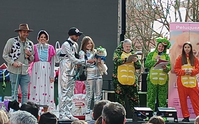 Así lucen las mascotas lucen sus mejores disfraces en el Carnaval de Sestao Así lucen las mascotas lucen sus mejores disfraces en el Carnaval de Sestao