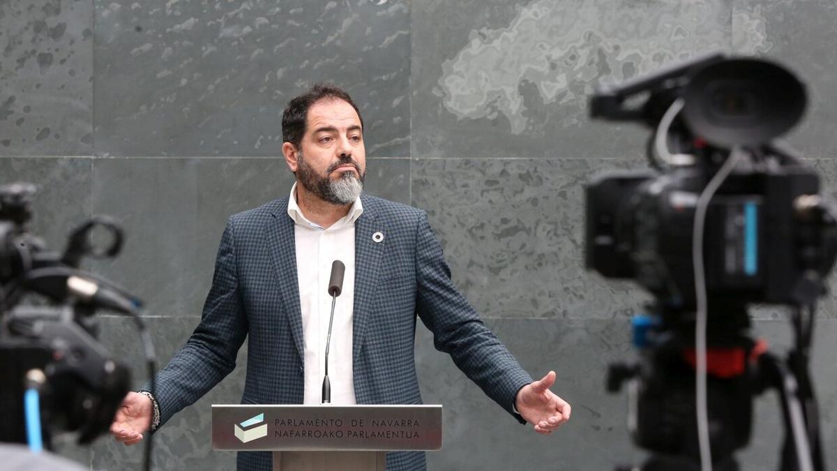 Ramón Alzórriz, durante una comparecencia en el Parlamento. Foto: Javier Bergasa