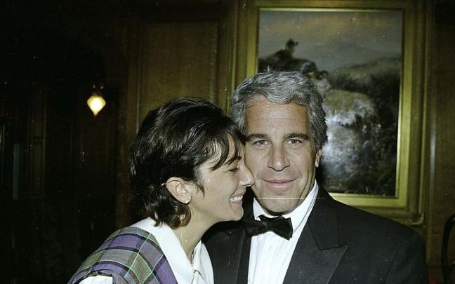 Ghislaine Maxwel y Jeffrey Epstein en una imagen de archivo.