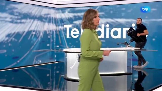 Un fallo permite ver los entresijos del Telediario de La 1 desde dentro / X Un fallo permite ver los entresijos del Telediario de La 1 desde dentro