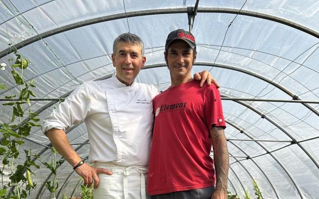 Juan Carlos Caro, el chef, y José Javier Puga Puertas, encargado de la huerta.