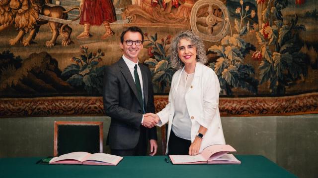 La Vicelehendakari Bengoetxea refuerza en París las relaciones con instituciones culturales francesas y participa como invitada especial en una recepción ofrecida por la ministra de Cultura de Francia, Catherine Pégard.