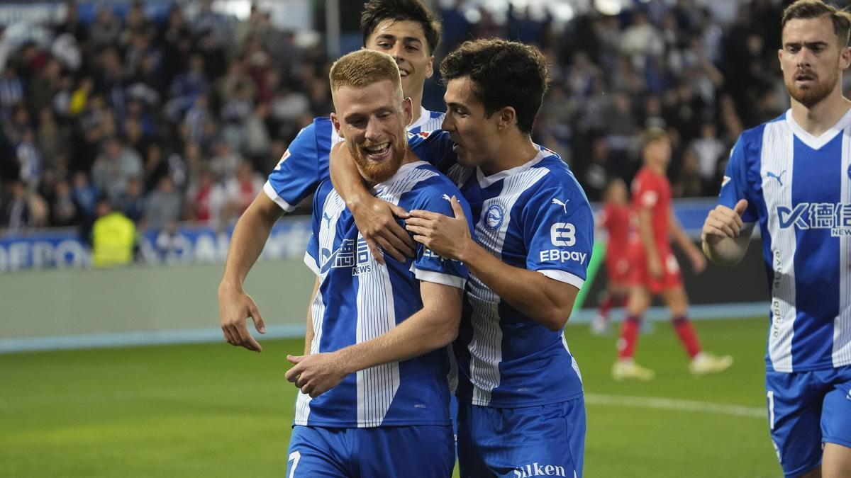 Carlos Vicente celebrando un gol esta temporada con el Deportivo Alavés. Foto: IÑIGO FORONDA