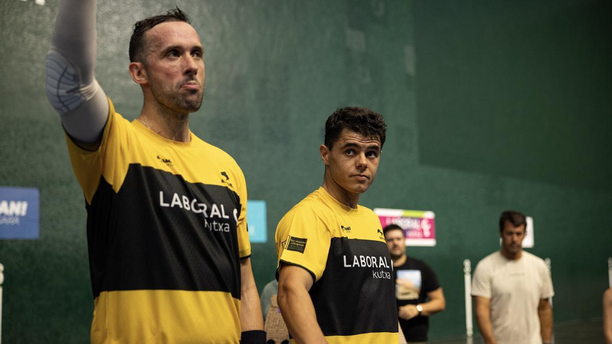 Alex Goitiandia 'Goitia' e Imanol López, tras conquistar el Grand Slam de Markina ante Urreisti-Basque.