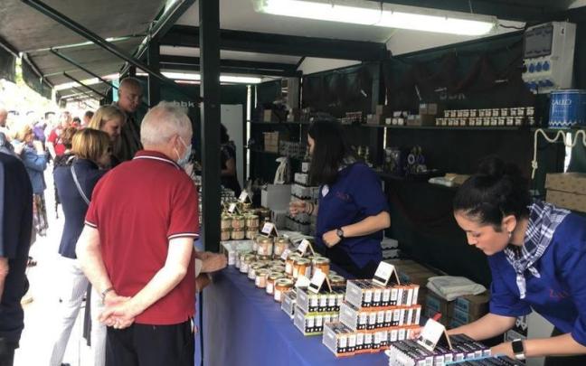 Productos de alimentación en una feria.