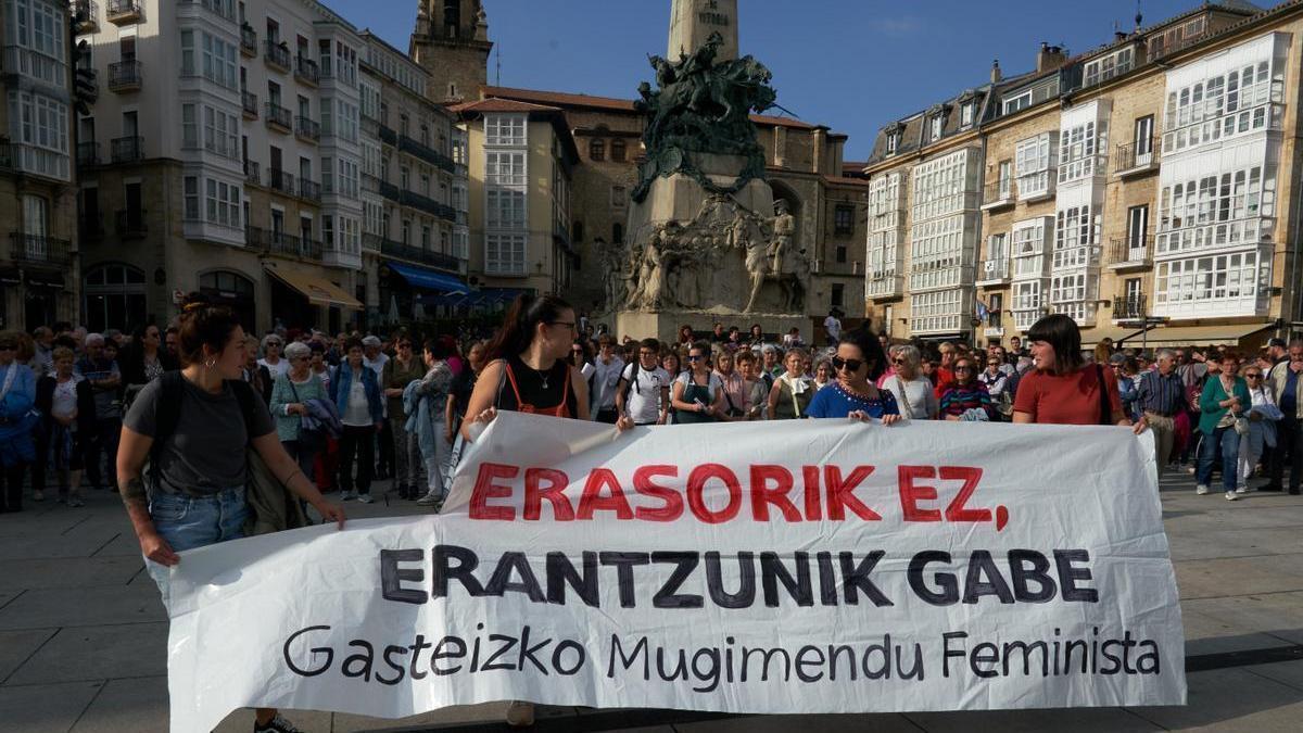 Concentración en Vitoria-Gasteiz por el asesinato de Maialen.