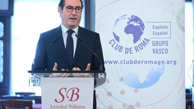 El presidente de la Confederación Española de Organizaciones Empresariales (CEOE), Antonio Garamendi, durante una charla en la Sociedad Bilbaina.