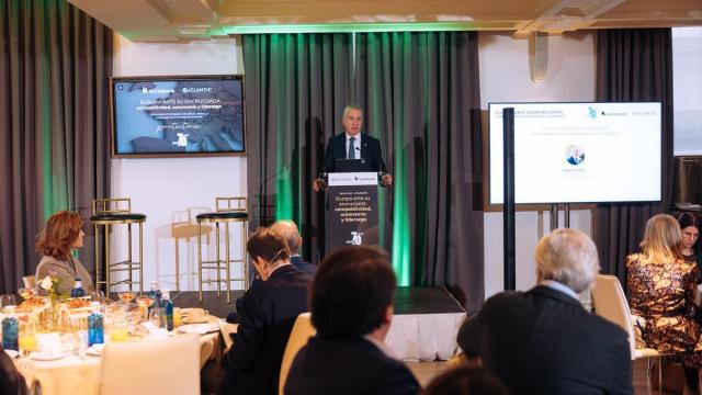 Urkullu en el acto organizado por la APD.