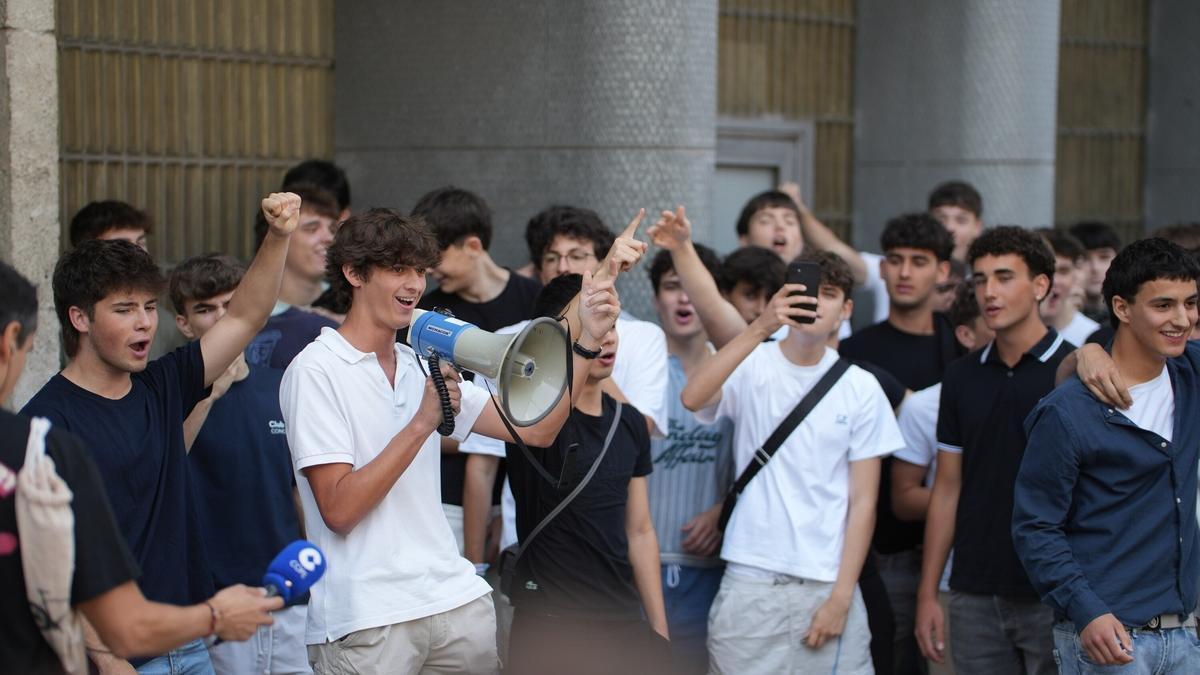 Protesta por los ceros en el examen de euskera de la PAU.