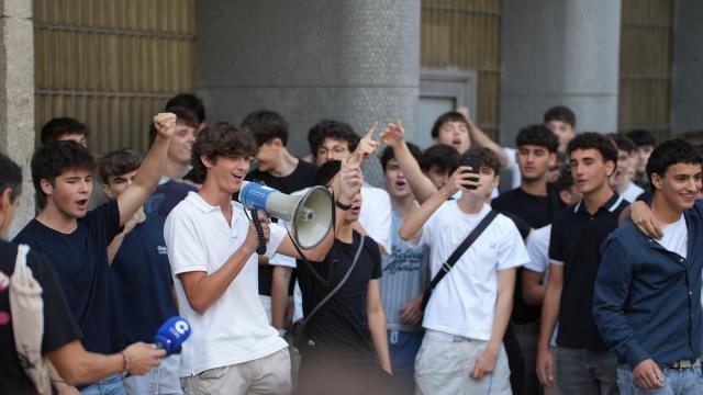 Protesta por los ceros en el examen de euskera de la PAU.