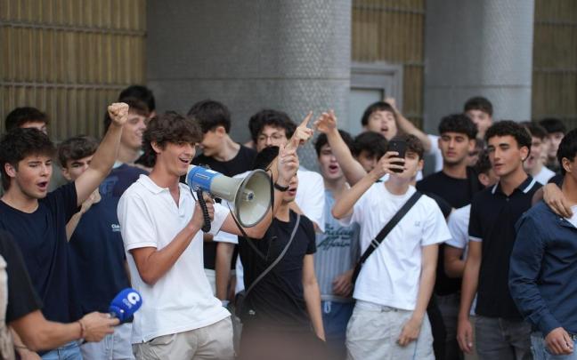 Protesta por los ceros en el examen de euskera de la PAU.