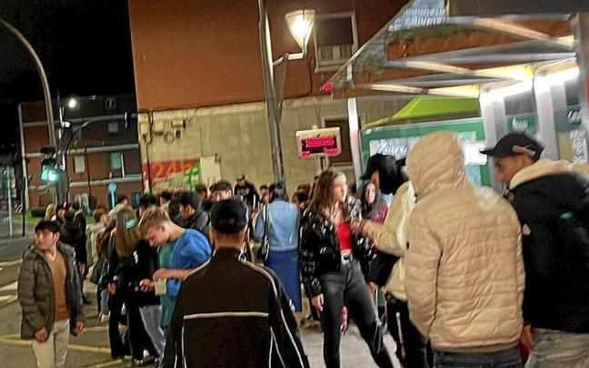 El autobús festivo nocturno MeatzaldeBus fue utilizado en su primera edición por más de 3.000 personas / DEIA El autobús festivo nocturno MeatzaldeBus fue utilizado en su primera edición por más de 3.000 personas