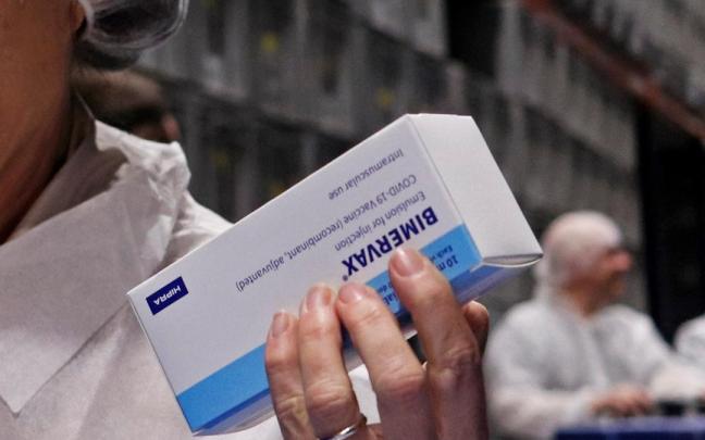 Bimervax está concebida como dosis de refuerzo para mayores de 16 años. Bimervax está concebida como dosis de refuerzo para mayores de 16 años.