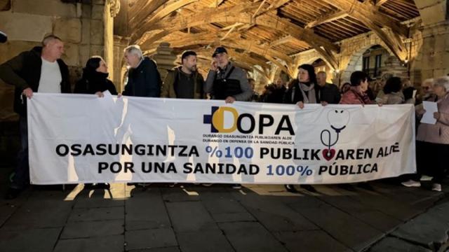 La concentración tenía lugar este jueves por la tarde en el pórtico de Santa María
