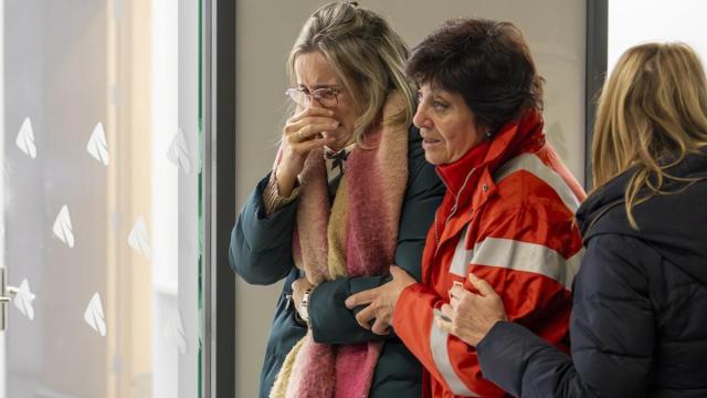 Llegada a la estación de tren de Huelva de familiares de viajeros de los trenes del accidente ocurrido esta tarde en Córdoba.