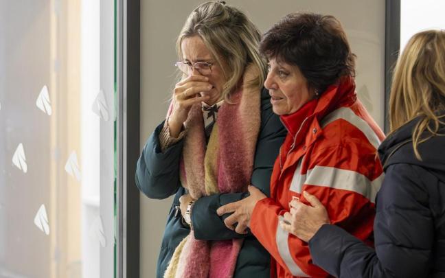 Llegada a la estación de tren de Huelva de familiares de viajeros de los trenes del accidente ocurrido esta tarde en Córdoba.