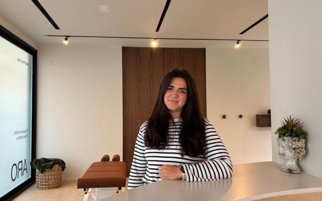 La nutricionista deportiva Lierni Olano en su consulta de Beasain.