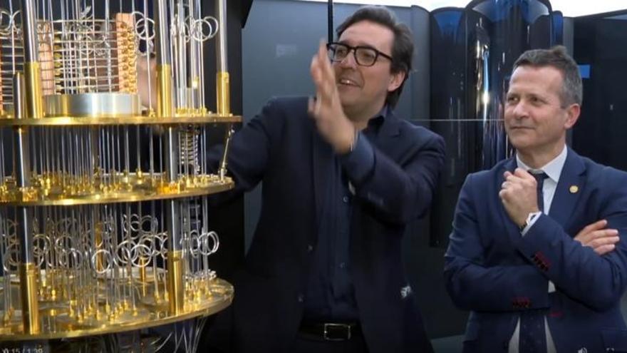 Bildarratz junto a Darío Gil, SVP y director de IBM Research, en las instalaciones del centro de investigación Thomas J. Watson de IBM.