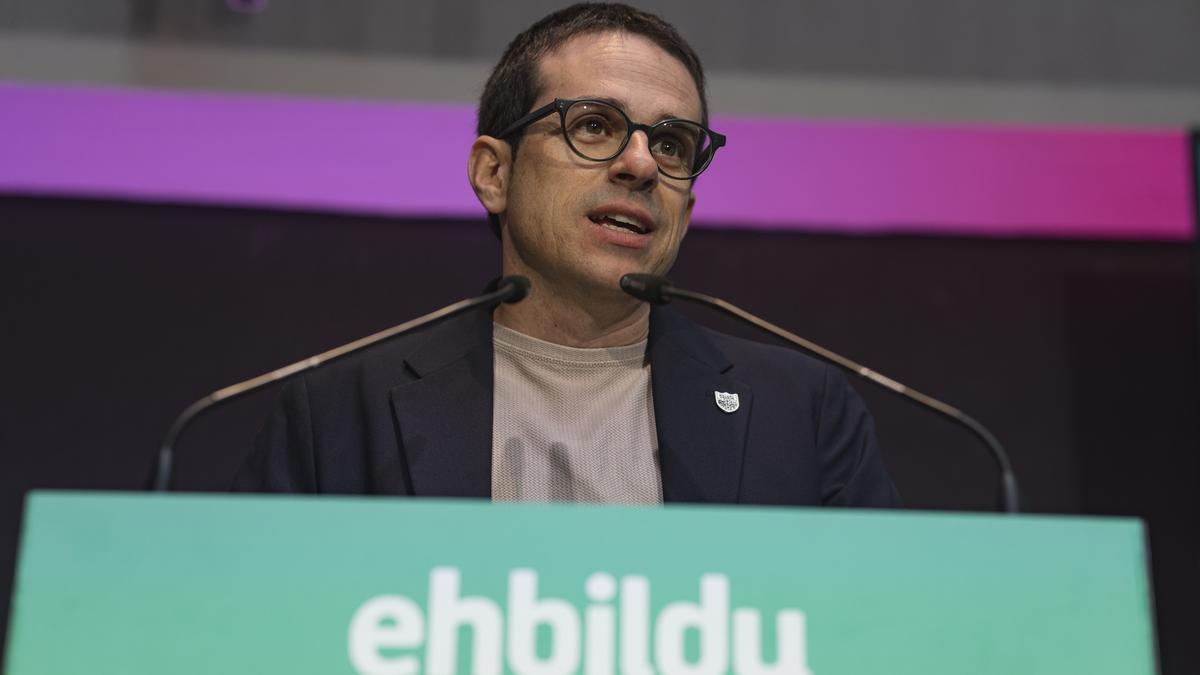 El portavoz parlamentario de EH Bildu, Pello Otxandiano, ha hablado sobre las transferencias y el nuevo estatus en Bilbao
