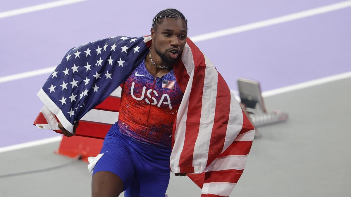 Noah Lyles celebra su triunfo en los 100 metros.