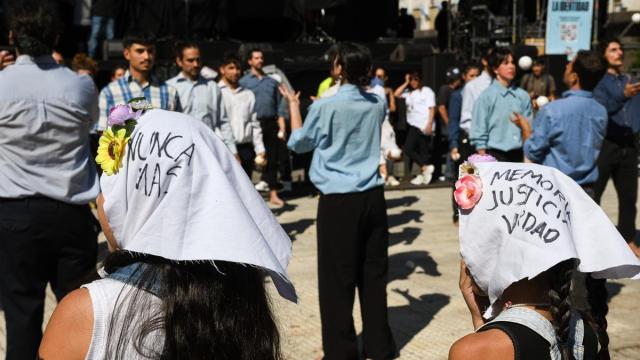 En imágenes: Milei minimiza los crímenes de la dictadura en Argentina en por el 50 aniversario del golpe