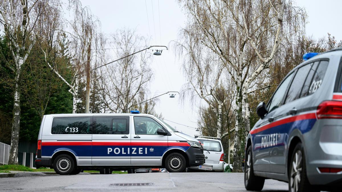 Imagen de dos coches de la policía austriaca.
