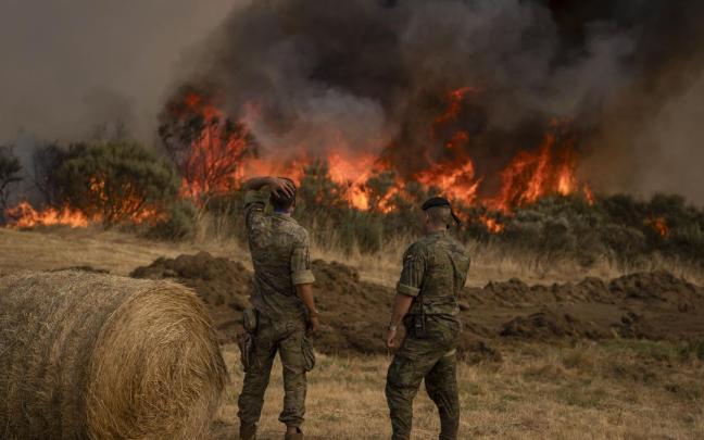 Incendios en Ourense: labores de extinción en un nuevo fuego declarado en A Gudiña