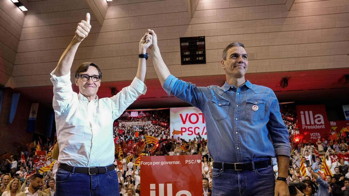 Illa y Sánchez en el acto del cierre de campaña del PSC.