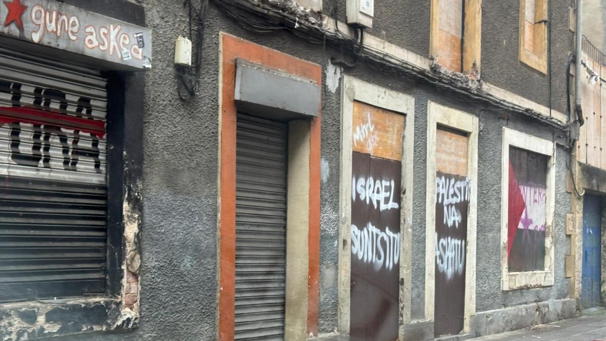 Pintadas en las calles zornotzarras