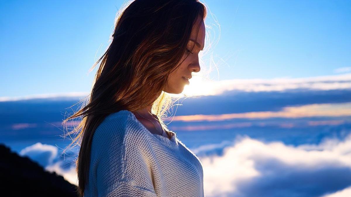 Una persona pensando.