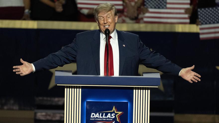 El presidente de los Estados Unidos, Donald J. Trump, habla en el segundo día de la Convención Republicana de Medio Término en el American Airlines Center en Dallas.