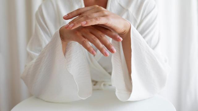 Manicura japonesa es ideal para las mujeres elegantes. Manicura japonesa es ideal para las mujeres elegantes.