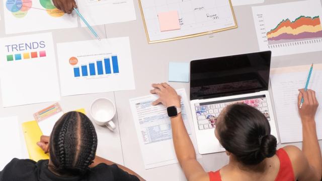 La IA permitiría a las pymes reducir hasta un 60% el tiempo y un 35% los costes.