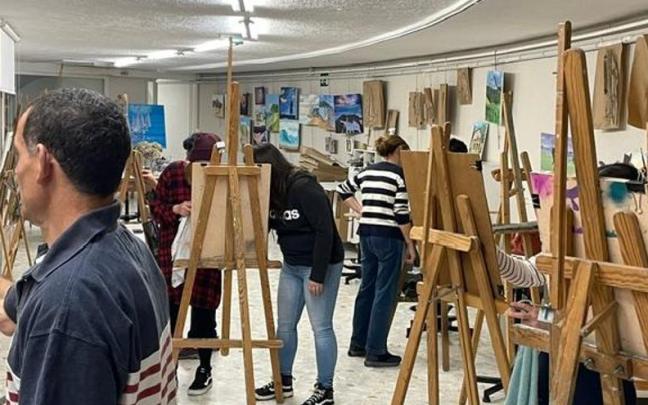 La muestra reúne una selección de los trabajos realizados por el alumnado durante el último año.