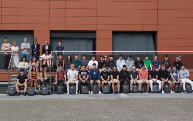 Estudiantes de Ingeniería Informática y Ciencia de Datos e IA que han culminado su formación en el campus de Donostia combinando la capacitación técnica con el compromiso humanista
