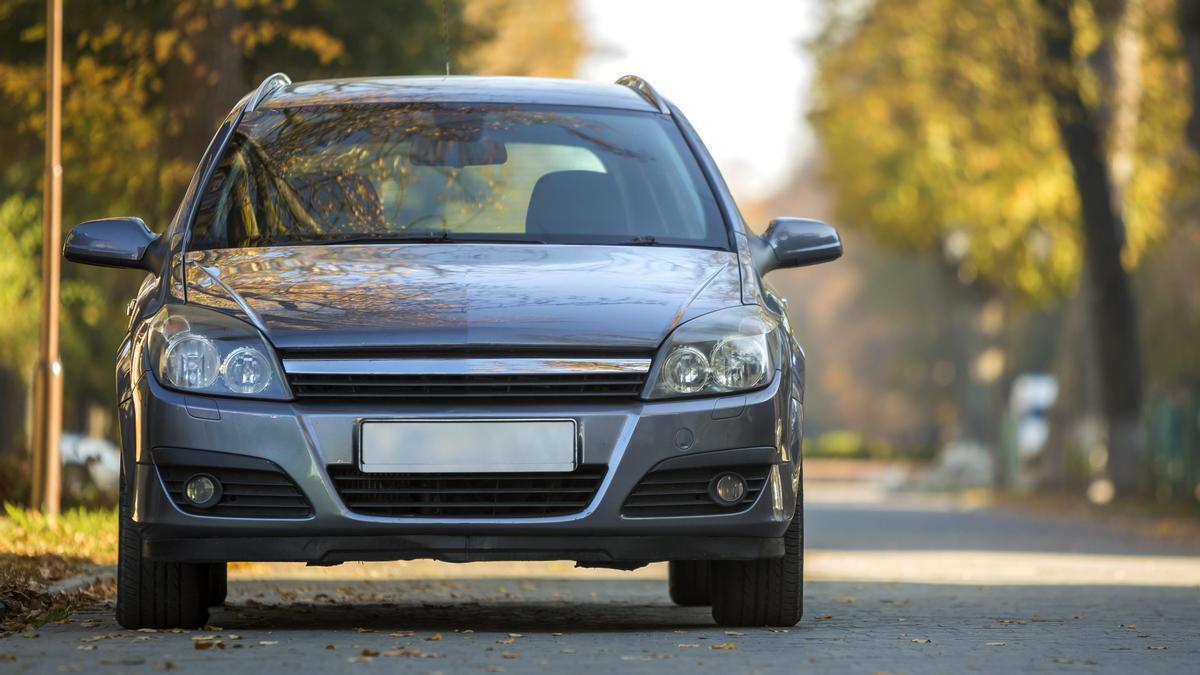 Un turismo aparcado.