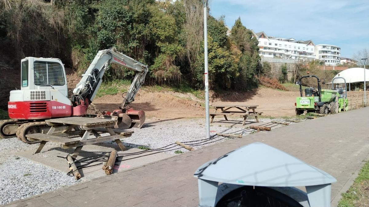 Obras en el parque de Arrobitxulo para renovar el circuito de saltos.