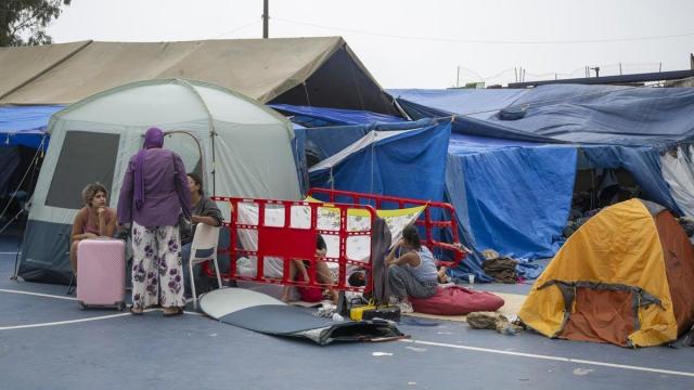 Mujeres migrantes en el polideportivo del barrio de El Príncipe, a 4 de septiembre de 2026, en Ceuta