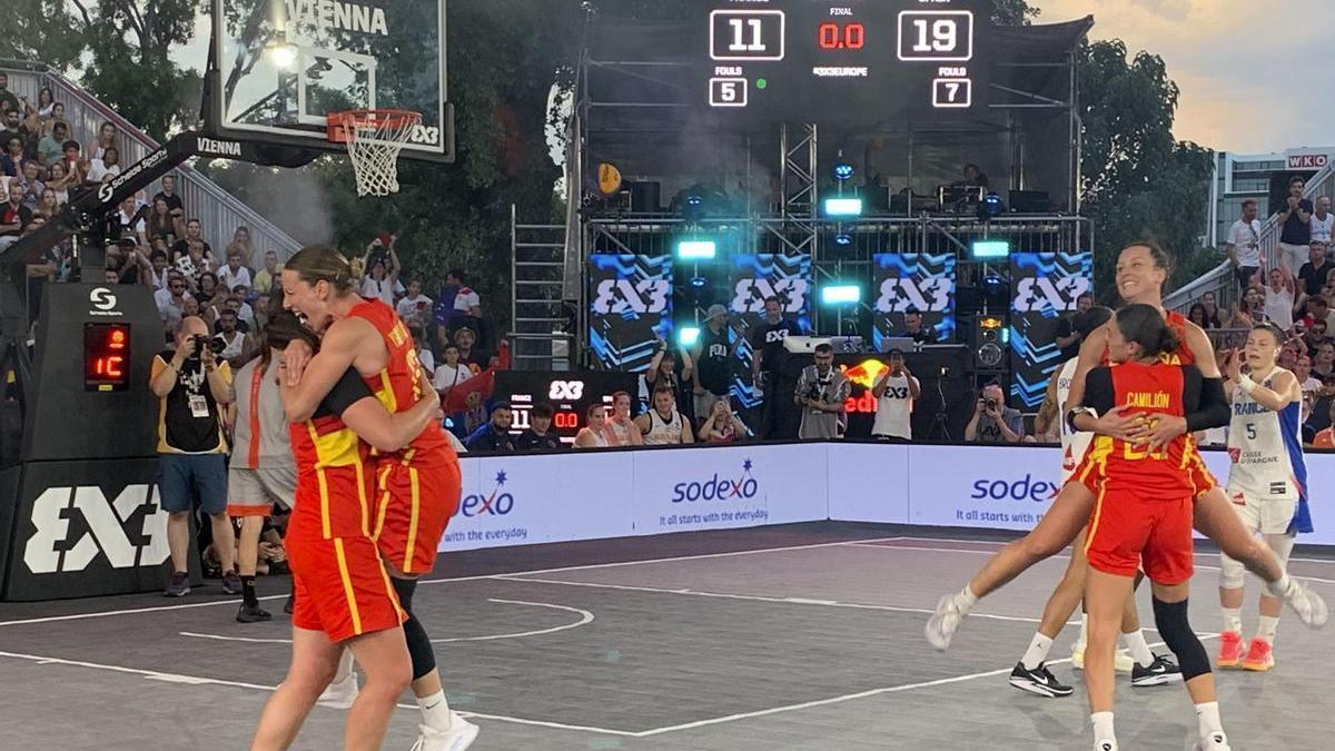 Las jugadoras del 3x3 celebran su triunfo ante Francia en la final.