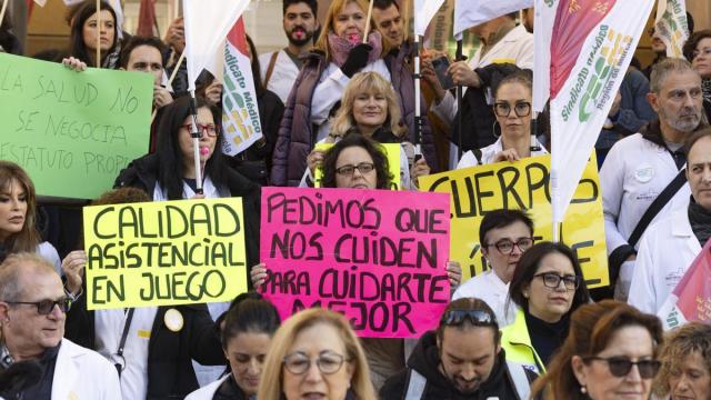 En imágenes: Los médicos mantienen el pulso con Sanidad en una nueva huelga contra el estatuto marco